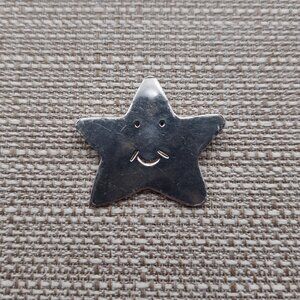 Sterling Silver Cute Smiling Star Pin Brooch B454